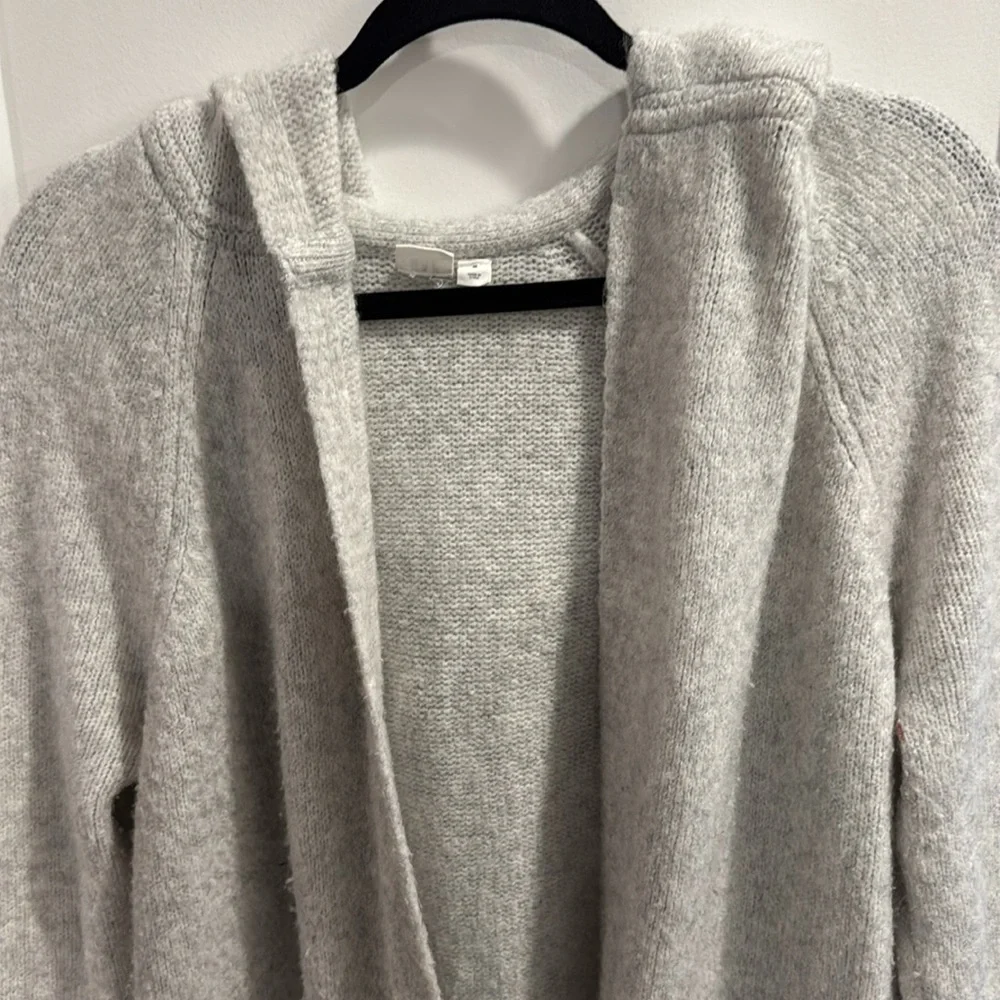 Gap super soft long grey sweater with hood M but fits like a large - Picture 2 of 8